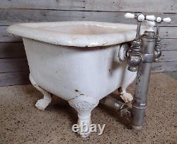 Antique Porcelain Cast Iron Claw Foot Barbershop Foot Soak Bath Tub with Faucet