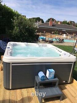 Brand New Luxury Hot Tub The Luna Spa Whirlpool 5 Seat Rrp £8999 5 Person